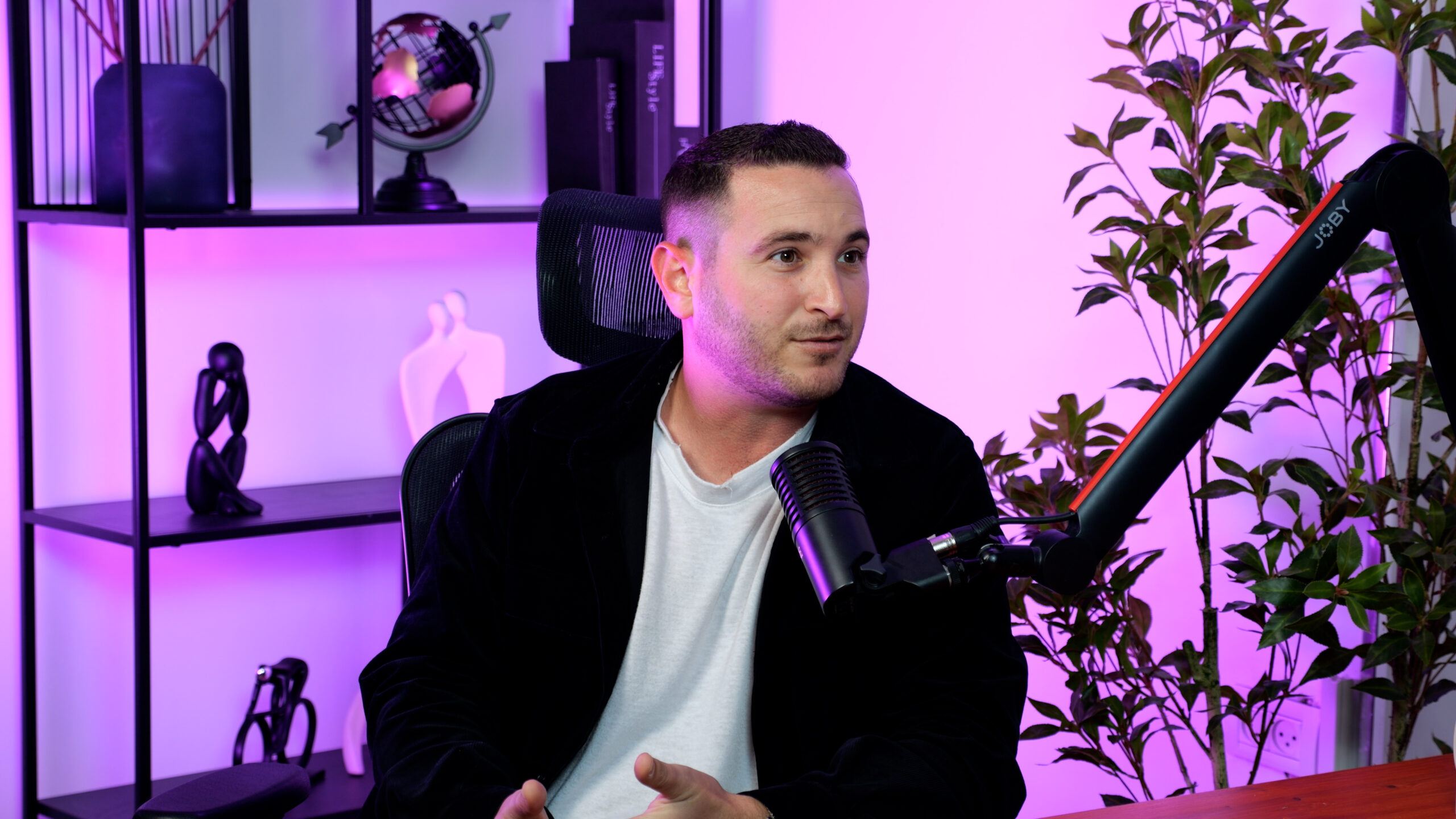 P1047200.00_01_40_16.Still004